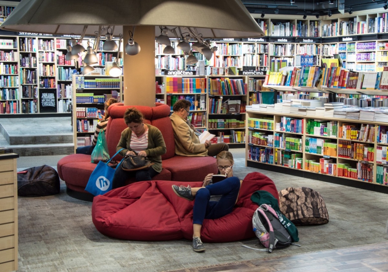 vente-ST ETIENNE DE TINEE-min_books_bookstore_book_reader_readers_reading_shop_sale_books-849006